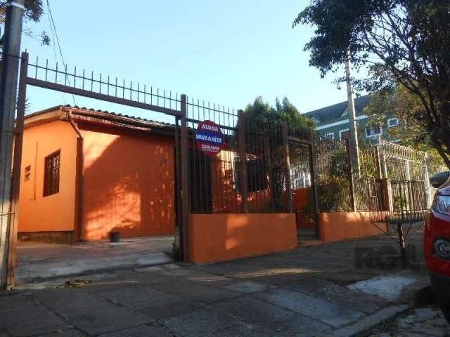 Casa no bairro Jardim Itu Sabará, com 183 m², dispõe de  04 dormitórios, sala, cozinha, 01 banheiro, área de serviço, churrasqueira, piso em cerâmica. Vaga para 02 veículos. Localizado próximo a acade