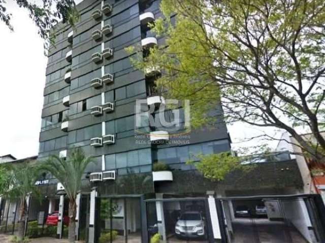 Apartamento de 3 dormitórios no Bairro Jardim Itú Sabará, (Porto Alegre), suíte, possui 175m2 privativos, com patio de 50m2 com espera para piscina, Living amplo para 3 ambientes com sacada e churrasq