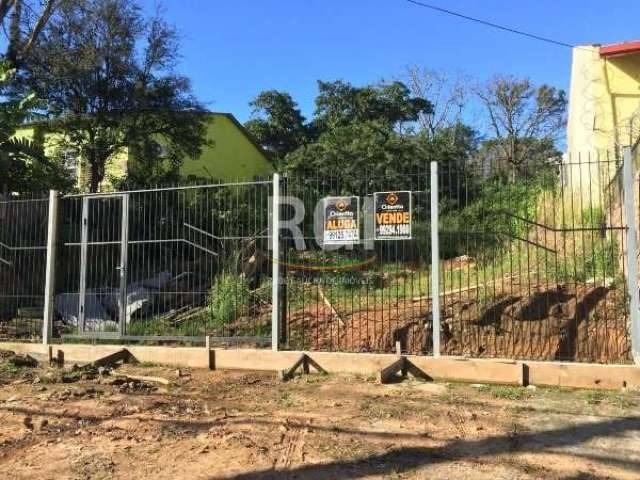 TERRENO NO BAIRRO VILA JARDIM EM PORTO ALEGRE. Excelente terreno na Saturnino de Brito com 13,20m de frente por 46,30m de fundos. Próprio para estacionamento ou qualquer tipo de comércio. Localizado e