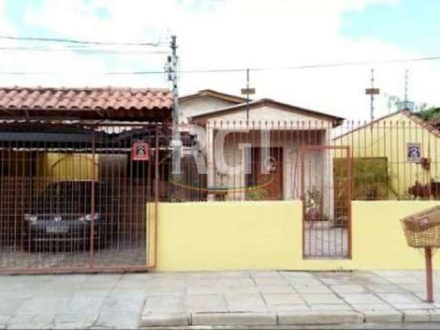 CASA 3 DORMITÓRIOS, 4 VAGAS NO BAIRRO SANTA FÉ EM PORTO ALEGRE.&lt;BR&gt;Linda casa em ótima localização, próxima a todos os recursos do bairro Santa fé, como comércios em geral e transporte. Composta