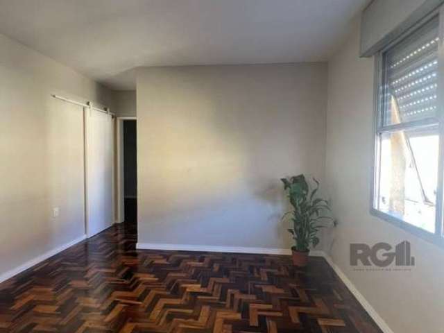 Apartamento dois dormitórios localizado no bairro Cristal próximo ao Barra Shopping e Pontal, imóvel totalmente reformado, sinteko novo ,rodapés, pinturas ,cozinha , área de serviço ,banheiro  e uma v