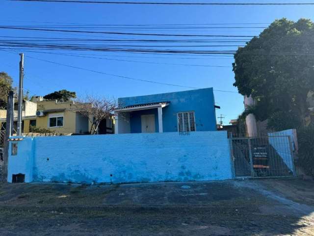 Ótima oportunidade!!!&lt;BR&gt;Casa com dois dormitórios, sala, banheiro, cozinha e vaga para carro.&lt;BR&gt;Próximo a padaria, mercado, feirinha  e escola.