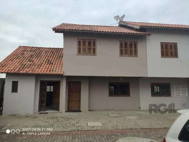 Vendo sobrado em condominio fechado no bairro Bela Vista, Alvorada, com 160m² de área privativa e 200m² de área total, esta casa conta com 3 quartos, sendo 1 suíte, e 3 banheiros sociais. Além disso, 