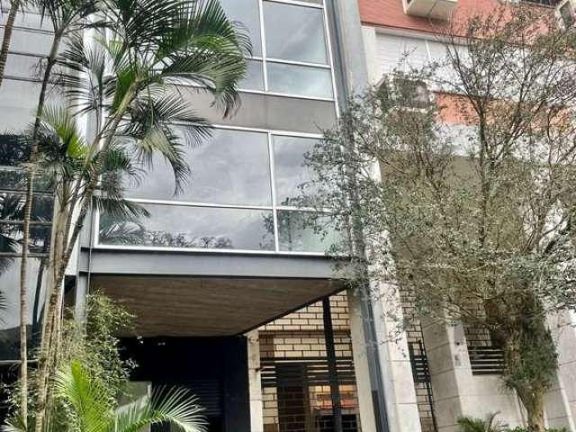 Vende loja no centro histórico com 153m² privativos.