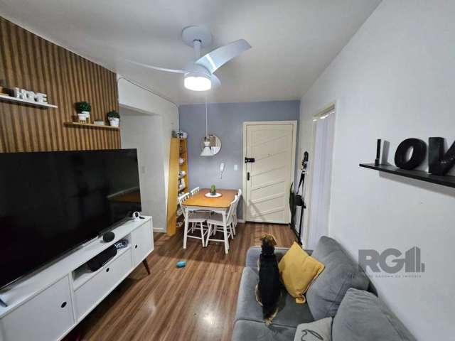 APARTAMENTO 3D | SEMIMOBILIADO&lt;BR&gt;&lt;BR&gt;Imóvel aconchegante à venda com 3 quartos e 1 banheiro no total. O condomínio fica localizado em Rua Doutor Pio Fiori de Azevedo no bairro Vila Nova e