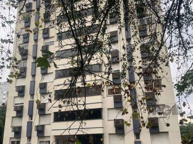 Ótimo apartamento para venda em Porto Alegre/RS, com 3 quartos, sendo 1 suíte. Possui 1 banheiro social, área de serviço, namheiro auxiliar, armários embutidos, gas central e sacada. Semi-mobiliado e 