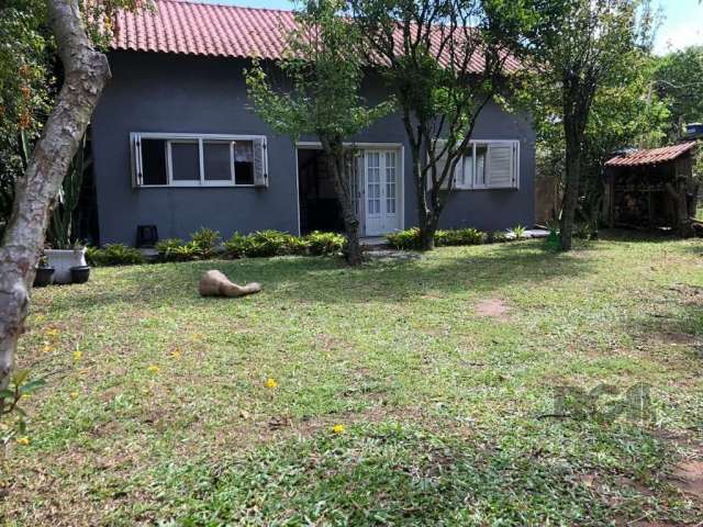 Sítio em Condomínio, nas Águas Claras, em Viamão, RS.&lt;BR&gt;Casa com 02 dormitórios, estilo loft, com mezanino e muito aconchegante.&lt;BR&gt;Sala e cozinha integradas, com os dormitórios sendo no 