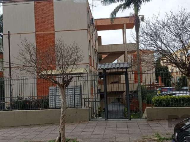 Apartamento 3 dormitórios amplos, com 79m² próximo ao Barra Shopping e orla do Guaíba, todo reformado, ensolarado, banheiro social, cozinha e área de serviço separada. Estacionamento rotativo no condo