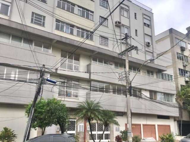 Vende excelente sala comercial, Bairro Passo da Areia, prédio com elevador, banheiro, cozinha, 02 vagas de garagem escrituradas e ótima localização.&lt;BR&gt;100 m do Viaduto Obirici e Consulado Ameri