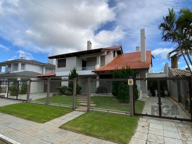 Casa em Atlântida&lt;BR&gt;Próxima ao Caburé Descubra esta magnífica casa localizada na Rua Tipuana, no coração do bairro Atlântida, em Xangri-Lá. Com uma área privativa de 300 m², este imóvel oferece