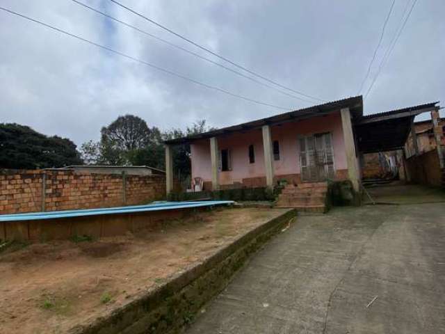 Ampla Casa térrea localizada  no bairro Restinga, Casa com 3 dormitórios, amplo living, cozinha, garagem coberta , patio todo murado, amplo patio na frente com varanda e piscina, patio nos fundos com 