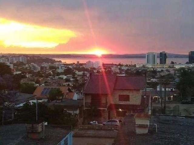 CASA DE 3   DORMITÓRIOS NO  BAIRRO SANTA TEREZA,  COM VAGA DE GARAGEM E &lt;BR&gt;PÁTIO FRENTE E FUNDOS.&lt;BR&gt;&lt;BR&gt;&lt;BR&gt;Casa grande, sendo de dois andares, com três dormitórios, cozinha 