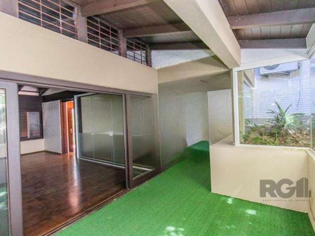 Casa comercial com 513m², 2 vagas, no bairro Boa Vista em Porto Alegre para Comprar &lt;BR&gt;Espaço Amplo: Perfeito para academias, clínicas, casas de festas, creches ou escritórios.&lt;BR&gt;Estrutu