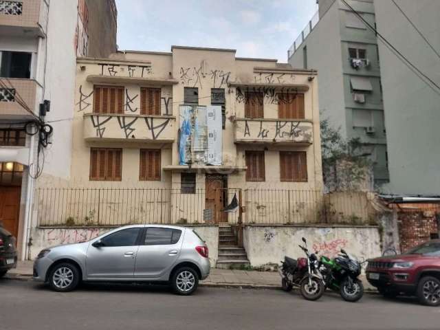 Predio  para comprar, excelente oportunidade no Centro Histórico de Porto Alegre. Prédio com dois andares, dois apartamentos por andar, área descoberta no fundo do terreno.Agende já sua visita