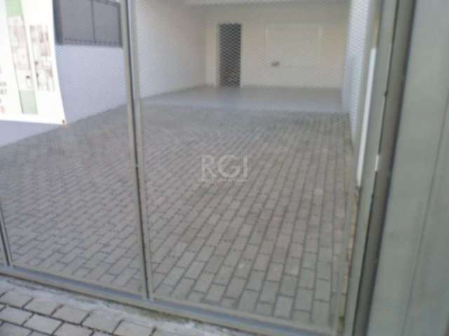 vende casa sobrado  com 158m², 3 dormitórios, 1 suíte, living amplo com sacada, 3 banheiros, 4 vagas de garagem, pátio com grades nos fundos, churrasqueira, lareira, espera para split e água quente. E