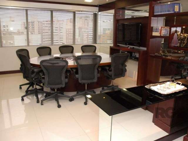 Excelente Conjunto Comercial no Prestigiado Edel Trade Center - Centro Histórico de Porto Alegre&lt;BR&gt;&lt;BR&gt;Oportunidade imperdível no renomado Edel Trade Center, um marco corporativo em uma d