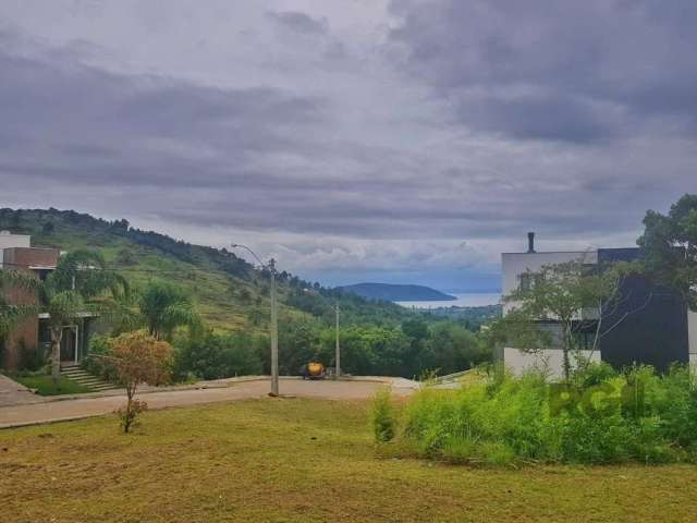 Terreno de 430m² em condomínio de alto padrão na zona sul de Porto Alegre. A MELHOR localização e vista espetacular da orla do Guaíba e região! Próximo a Juca Batista e com vista perene à orla do Guaí