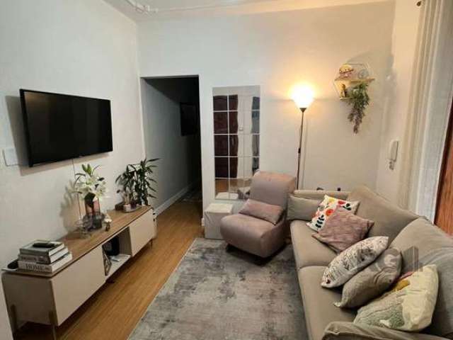 Apartamento Garden térreo a venda no bairro Menino Deus, ,localizado na avenida Bastian, ao lado do Zaffari. Conta com 2 dormitórios, banheiro, sala, cozinha, área de serviço, escritório ligado a um d