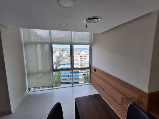 Excelente sala/conjunto comercial de 33 m² com recepção mais uma sala com banheiro e armários sob medida, ar condicionado central, e persianas nas janelas , ensolarada com sol da manhã .&lt;BR&gt;Vaga