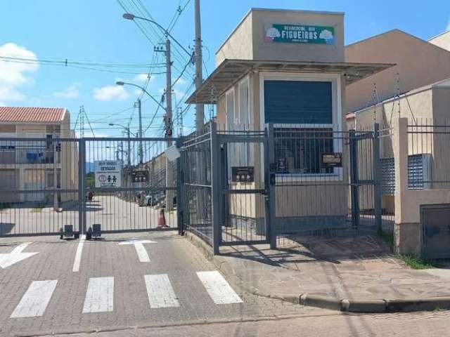 Apartamento térreo de dois dormitórios, living para dos ambientes banheiro social cozinha e área de serviço integrada, garden com churrasqueira com uma vaga de garagem. Condomínio com portaria virtual