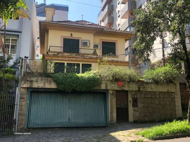 Casa comercial  para venda no Bairro Moinhos de Vento, na Av. Bordini . A casa possui garagem, andar térreo, andar superior é um grande pátio .&lt;BR&gt;A casa é bastante ampla, peças amplas , própria