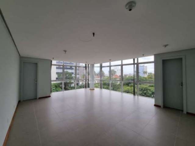 Conjunto/Sala para Locação/Aluguel - 50m², Moinhos de Vento - Sala/Conjunto excelente no tradicional e charmoso 5º Avenida Center, andar alto, ensolarado e iluminado, vista indevassável, com 50mq priv