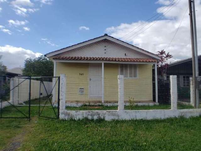 Casa com 2 dormitórios em rua asfaltada no bairro Ponta Grossa.85m² privativos, sala, 2 dormitórios, banheiro social, cozinha ampla. Pátio na frente com espaço para 2 carros e quintal amplo com canil.