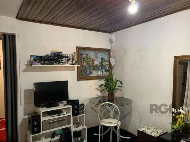 LIBERTAS Vende !   Casa com 2 dormitórios no Bairro Farrapos, living 2 ambientes amplos, cozinha e lavanderia com churrasqueira, banheiro, pátio nos fundos e na frente, vaga para 2 carros, piso cerami