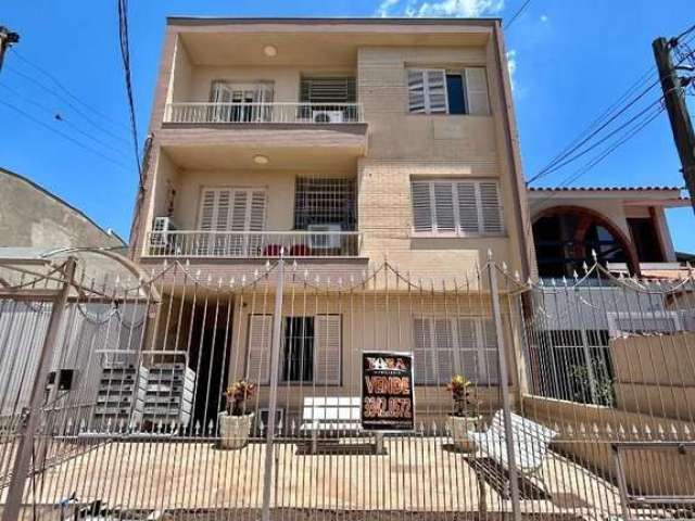 Apartamento com 02 dormitórios, sala ampla, cozinha, área de serviço e banheiro social. segundo andar. aproximadamente 80m² privativos. localizado na rua marquês do alegrete, próximo a sogipa e shoppi