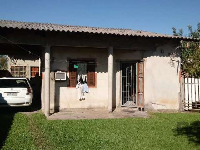 Casa a venda no bairro Ponta Grossa, loteamento Porto dos Casais. Conta com 3 dormitórios, sala de estar e jantar, cozinha, lavanderia, vaga de garagem coberta e amplo pátio arborizado. Agende uma vis