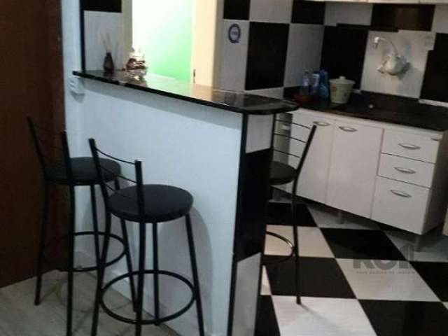 Apartamento JK  transformado em 1 dormitório  com 31 m², localizado na Avenida da Azenha. Cozinha, área coberta formando mais um ambiente  com  opção para home office, banheiro social. Muito bem local