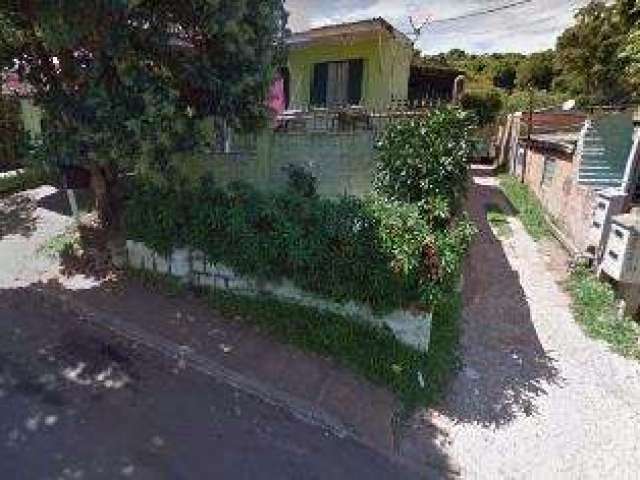 Casa à venda na rua Bazilio Pellin Filho, com 69.9m² de área privativa. Localizada no bairro Tristeza, em Porto Alegre. Possui 1 dormitório e infraestrutura de frente a fundos. Oportunidade única de a