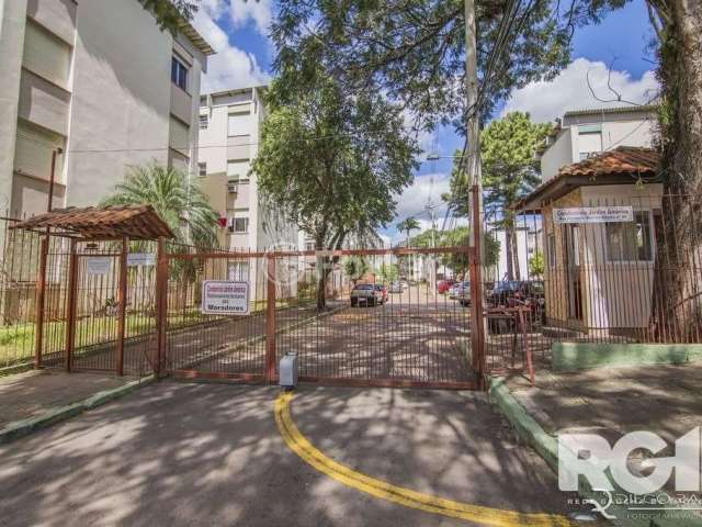 Apartamento bem localizado dentro do Condomínio Jardim América, com disposição solar ótima e vista para área verde. São 3 quartos distribuídos em L e um banheiro social, sala ampla que recebe a luz do