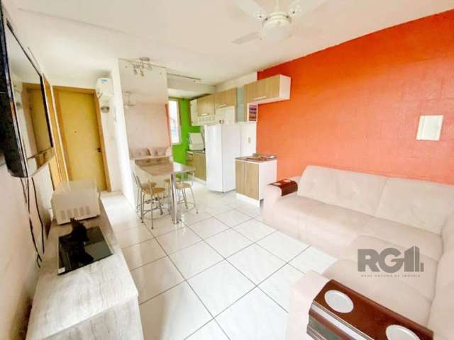 Apartamento 2 dormitórios, banheiro, sala ampla, semi mobiliado, cozinha americana. Condomínio com salão de festas, churrasqueira, playground, quadra de esportes. Perto de transportes e comércios.