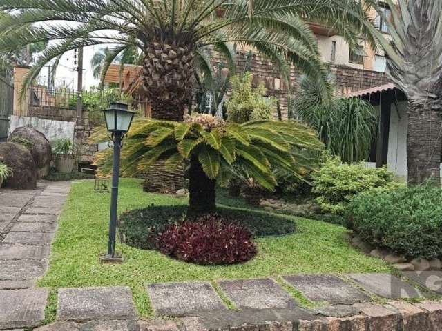 excelente residência térrea , 3 dormitórios  sendo 1 suíte , banheiro social , living com lareira , conjugado com sala de jantar  , gabinete ( pode ser 4 º dormitório) , cozinha , despensa , e área de