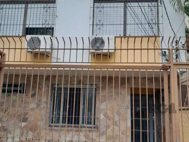 Apartamento térreo de um quarto no bairro Santana em Porto Alegre&lt;BR&gt;&lt;BR&gt;Descubra este charmoso apartamento à venda localizado na Rua Domingos Crescêncio,  no bairro Santana, Porto Alegre.