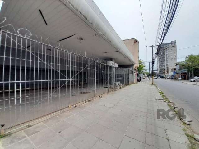 Libertas Imobiliária aluga depósito com aproximadamente 308m² no bairro Floresta.&lt;BR&gt;&lt;BR&gt;Imóvel com 2 portões, espaços cobertos para veículos, depósito fechado.&lt;BR&gt;&lt;BR&gt;Localiza