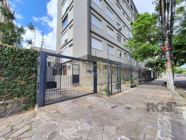 Ótimo apartamento no Menino Deus, andar alto, com 66m² privativos, desocupado, reformado, de 2 dormitórios. Possui sala ampla, 2 dormitórios, banheiro social com box de vidro e ventilação natural, coz