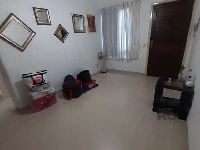 Excelente apartamento térreo, com 2 dormitórios, living, cozinha, banho social, área de serviço, uma vaga de garagem escriturada. Condomínio com salão de festas, piscina, portaria 24hs. Vale a pena co