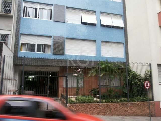 Lindo apartamento reformado, com 1 dormitório,sala, cozinha, área de serviço, banheiro com box de vidro. Bem localizado no Centro Histórico, perto de tudo, UFRGS, Santa Casa.Prédio com elevador e port