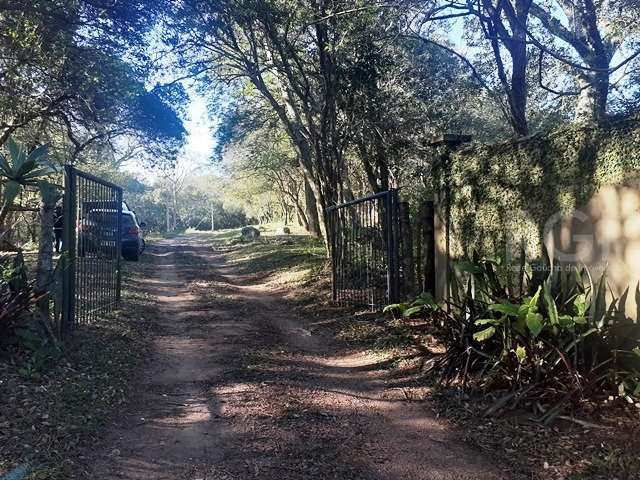 Ampla área/fazenda com 70 hectares no Lami&lt;BR&gt;Área espetacular a aproximadamente 30 km do Centro de Porto Alegre, 6km da Edgar Pires de Castro, 1,6km da João de Oliveira Remião. 70 hectares com 