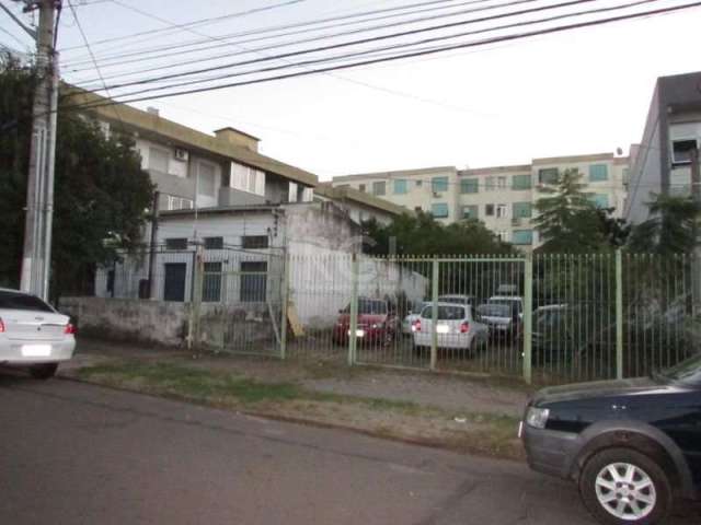 Ótimo terreno à venda localizado na Rua Vinte E Cinco De Julho, Bairro Santa Maria Goretti, em Porto Alegre. Com uma área total de 842.68 m², o terreno possui topografia plana, água e energia elétrica