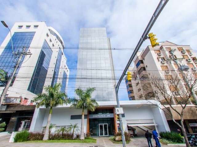 O empreendimento conta salas com tamanhos variáveis, de 37,71m² a 49,20m² privativos, totalizando 203,73m² privativos por pavimento e sala de reuniões. Há pavimento de cobertura com casa de máquinas. 