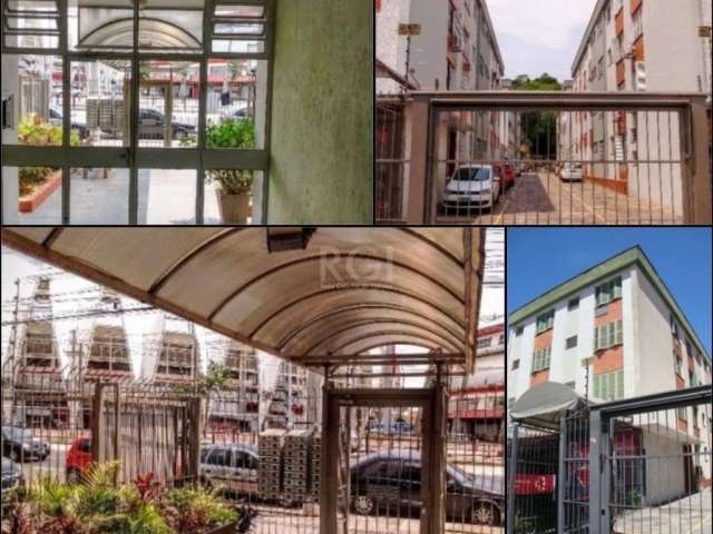 Apartamento Térreo 2 quartos com dependência  em frente ao Beira Rio... Precisa de reforma no piso. Faça sua proposta.Por isso esse preço. Com dependência de empregada transformada em terceiro quarto 