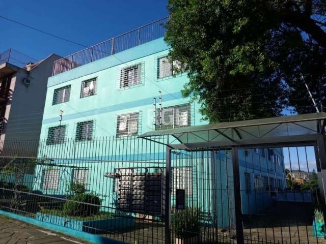 Apartamento (55,00 m²) de FRENTE -  02 dormitórios com garagem escriturada. &lt;BR&gt;Imóvel possui banheiro social, cozinha, living para 02 ambientes, todas as peças amplas, ensolarado, arejado e em 