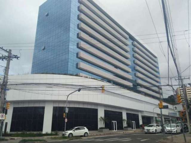 Ótima sala comercial num dos melhores pontos comerciais da cidade, alto padrão, com piso e gesso, ao lado do Hospital Moinhos de Vento, em condomínio com auditório, três frentes e terraço coletivo com