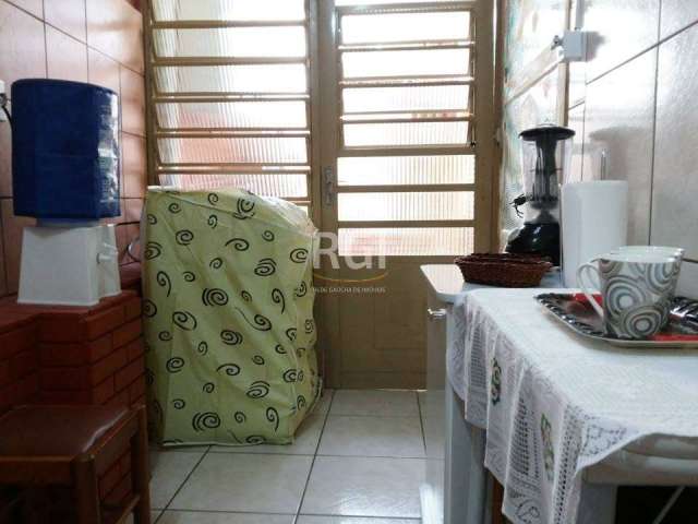 Apartamento de 2 dormitórios no Bairro Santana. Imediações do Zaffari Ipiranga. Com 1 loja comercial, (alugada). Em excelente localização de esquina ideal para comércio. &lt;BR&gt;Agende já sua visita