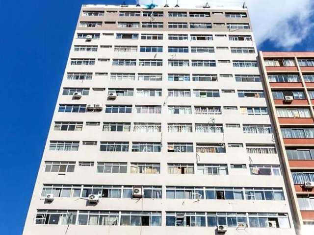 APARTAMENTO 3 DORMITÓRIOS | CENTRO &lt;BR&gt;&lt;BR&gt; Apartamento 3 dormitórios, planta ampla com 81m² privativos,  andar alto com vista para o Guaíba, ensolarado e ventilado, localizado bem no cent