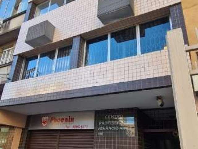 Excelente sala à venda na Avenida Venancio Aires, localizada no bairro Cidade Baixa em Porto Alegre. Possui 32.34m² de área privativa, 1 banheiro social, com cozinha. O prédio conta com portaria e sal