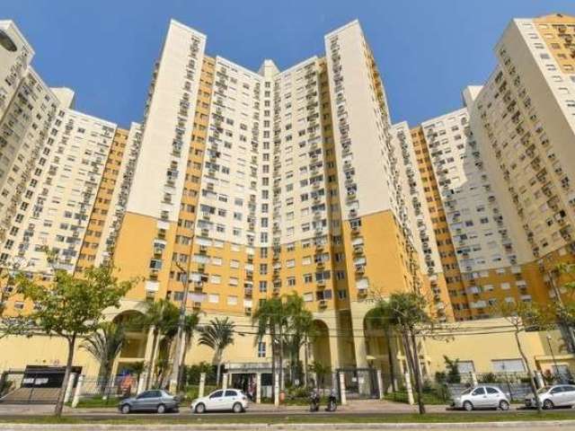 Vende-se apartamento de 3 dormitórios, sendo 1 suíte com vista perene, living em 2 ambientes, banheiro social, copa e cozinha, área de serviço separada e 1 vaga de garagem.&lt;BR&gt;Prédio possui elev